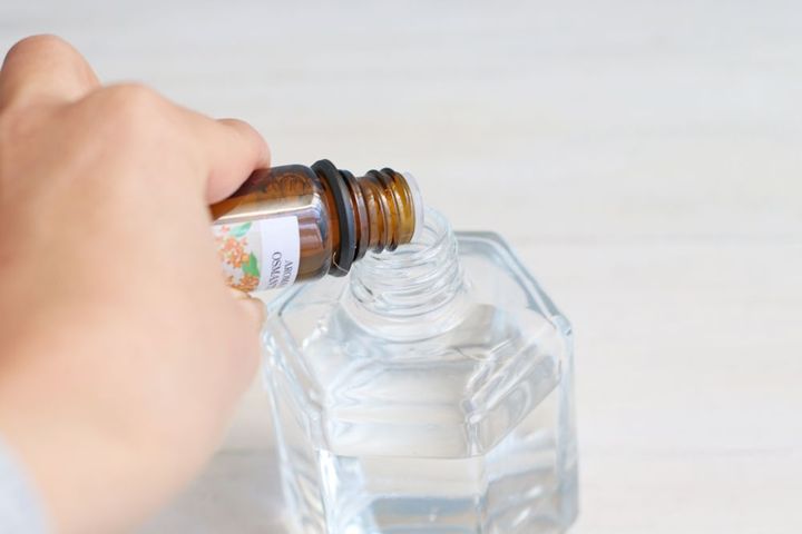 アロマオイルを入れる