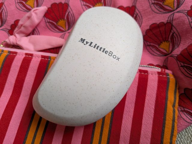 MyLittleBox オリジナルヘアブラシ 表面