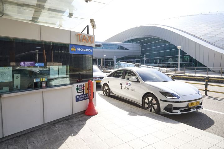 Uberやカカオタクシーなどの配車アプリで呼ぶのが〇