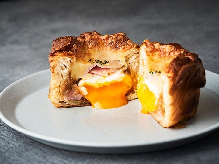 「HANJUKU KYOTO（EGG with Onion saute & Bacon Danish）」495円
