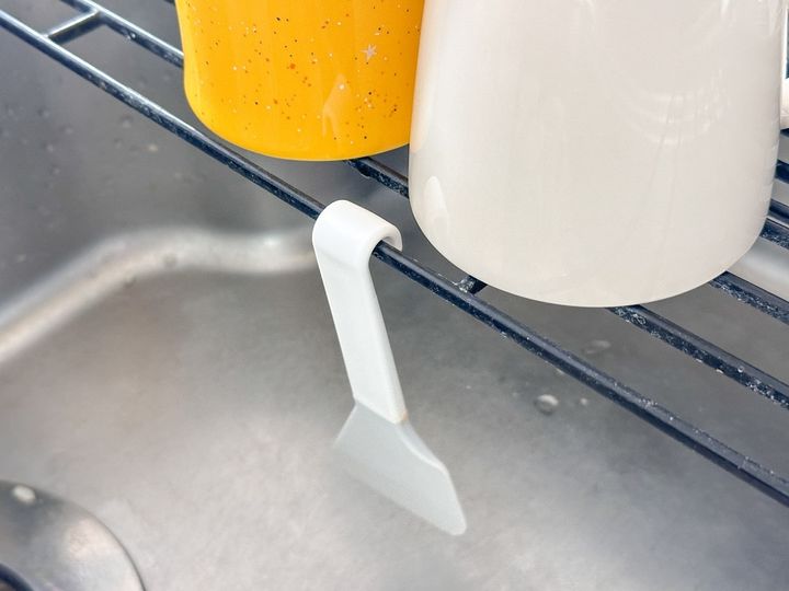 水切りかごに掛けられる