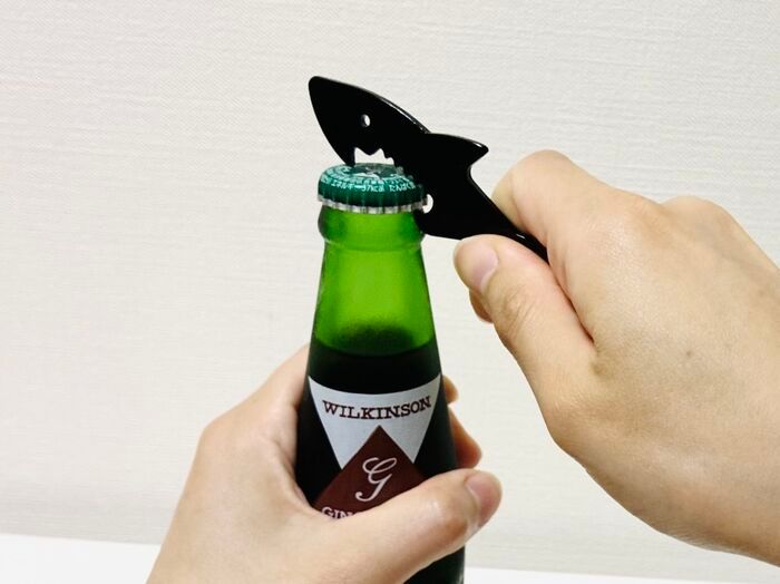 【セリア】ただのキーホルダーじゃない！持っているとヒーローになれる『マルチなサメ』の正体とは？