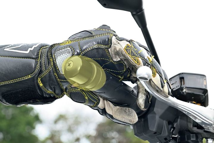 「押す」よりも「止める」感覚？ 元MotoGPライダーが語るプッシングステアとブレーキングの関係｜プッシングステアで鋭く曲がる Vol02
