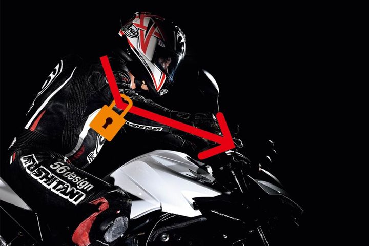 「押す」よりも「止める」感覚？ 元MotoGPライダーが語るプッシングステアとブレーキングの関係｜プッシングステアで鋭く曲がる Vol02