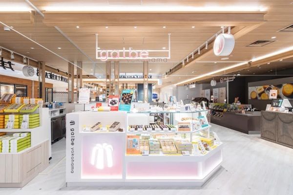 【神奈川県横浜市】『galbe』に旬の桃を丸ごと使用したケーキが登場！夏限定のクッキー缶も