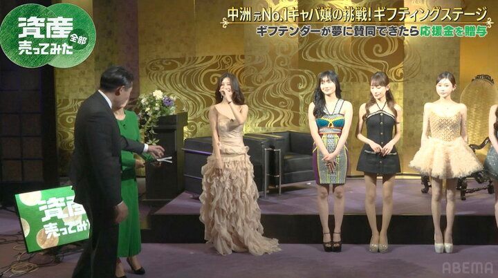 【写真・画像】“胸は天然もの”中洲元No.1キャバ嬢の“チラ見え”大胆ドレスにノブコブ吉村「どういう服？」 2枚目