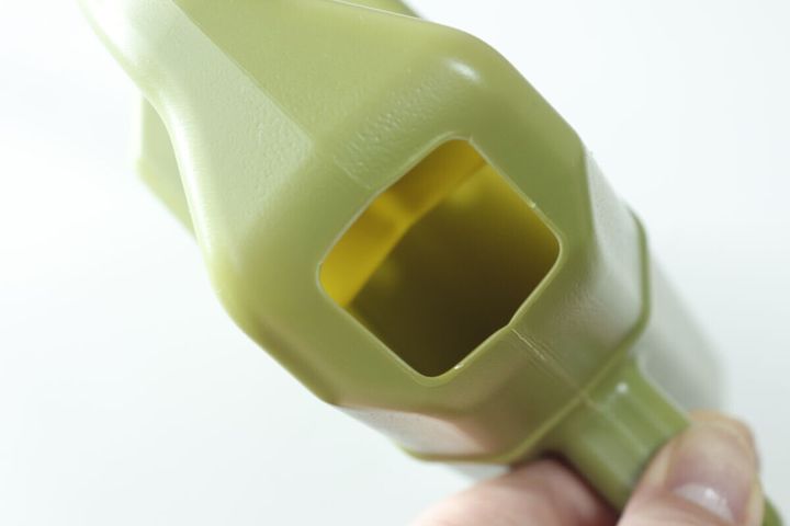 水差しの給水口部分を上から見たクローズアップ