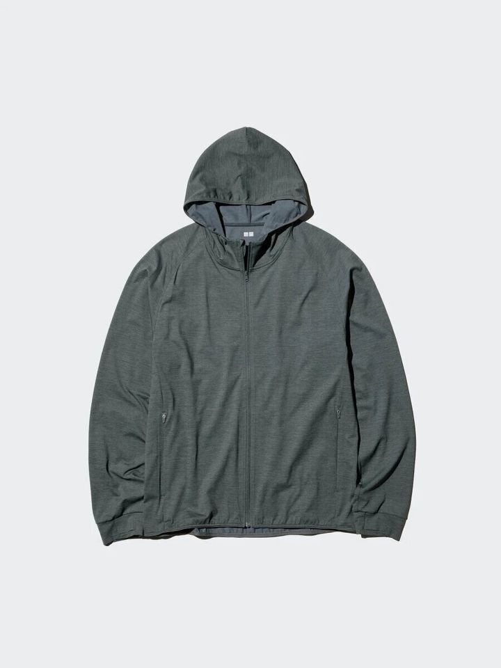 ダークグレーのドライEXUVカットフルジップパーカを平置きした俯瞰