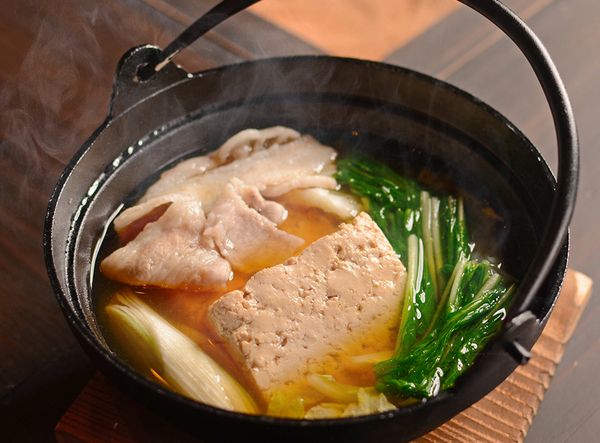【神奈川県箱根町】昼は蕎麦処、夜は囲炉裏を囲む酒処として営業する「箱根いろり焼 雲助」オープン！