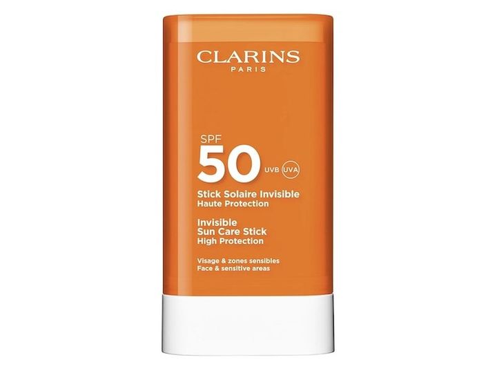 画像: CLARINS インビジブル サンケア スティック ハイ プロテクション 17g ¥4,620（クラランス） ◾️SPF50/PA++++ UV耐水性★ ◾️フェイス・ボディ用 出典：クラランス