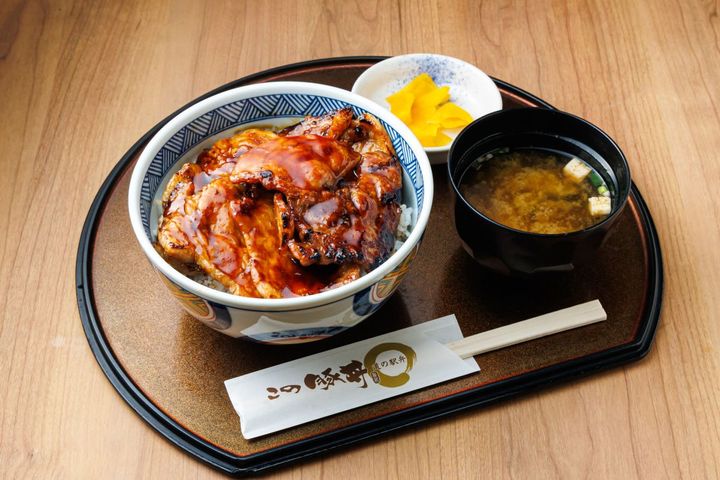 「道の駅 しらぬか恋問館」この豚丼（5枚）1590円