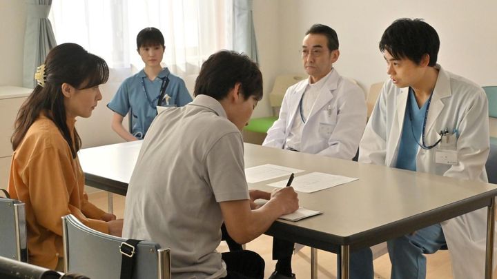 「勿忘草の咲く町で～安曇野診療記～」第1話より ©NHK