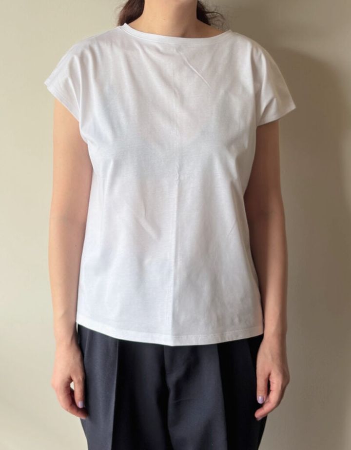 婦人 引き揃え天竺編みフレンチスリーブＴシャツ1,490円（無印良品）