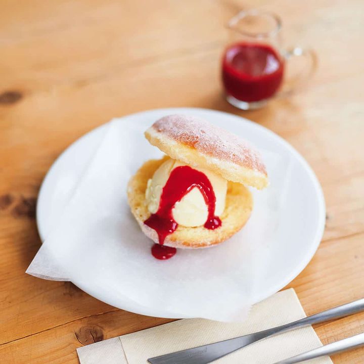 広島〈FINE DAY〉イートイン限定のドーナツアイスサンド