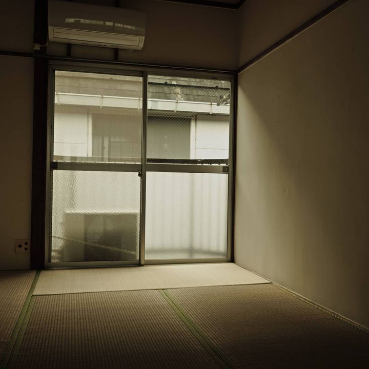 日本の和室と畳／古い小さなアパート