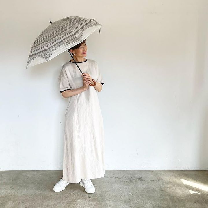 大人が似合う定番配色「ベージュ×白」