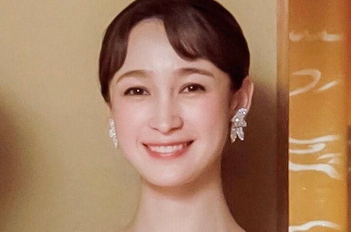 【写真・画像】「父はルイ・ヴィトンジャパン元社長。母は日本外国特派員協会の元会長」藤井サチ、両親との家族写真を公開 1枚目