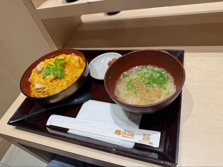 甘めでコクのある特製ダシは一度食べたら忘れられない…