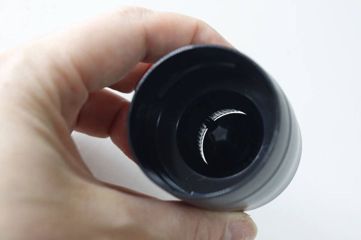 ペッパーミルの底にあるプラスチック製の刃の部分を上から撮影