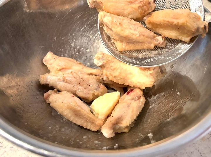 おかわり必至の手羽中唐揚げ