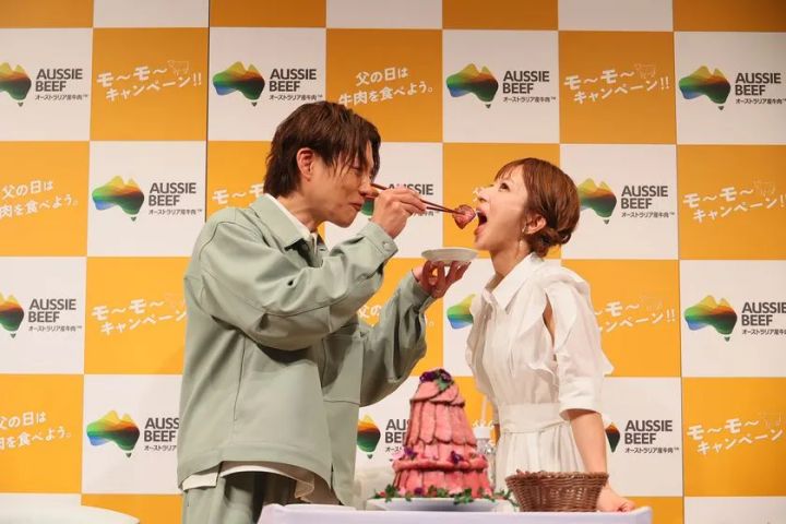 父の日向けオージー・ビーフ ローストビーフ試食シーン