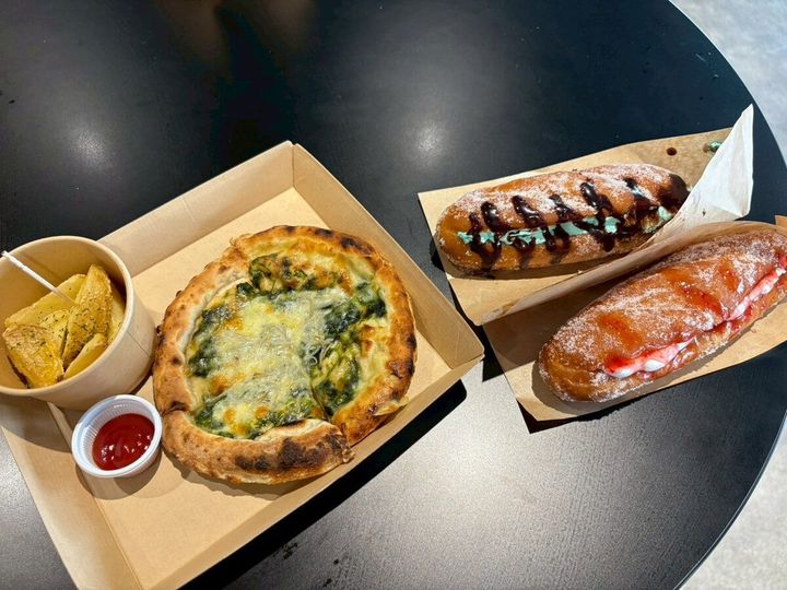 North Café 「ON THE SEA」 生海苔としらすのピザ、赤のあげぱん・青のあげぱん
