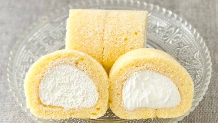 小さいのにクリームの主役感がすごい【セブン】シェアOKのロールケーキ
