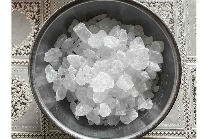 「梅シロップ」「梅酒」で、いい仕事をしてくれる氷砂糖。溶けにくいことが最大のポイントです。