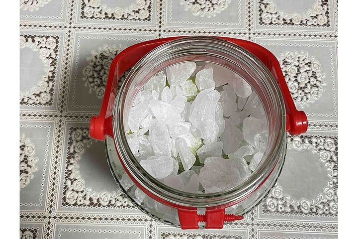 青梅の上に氷砂糖を入れるのがポイント