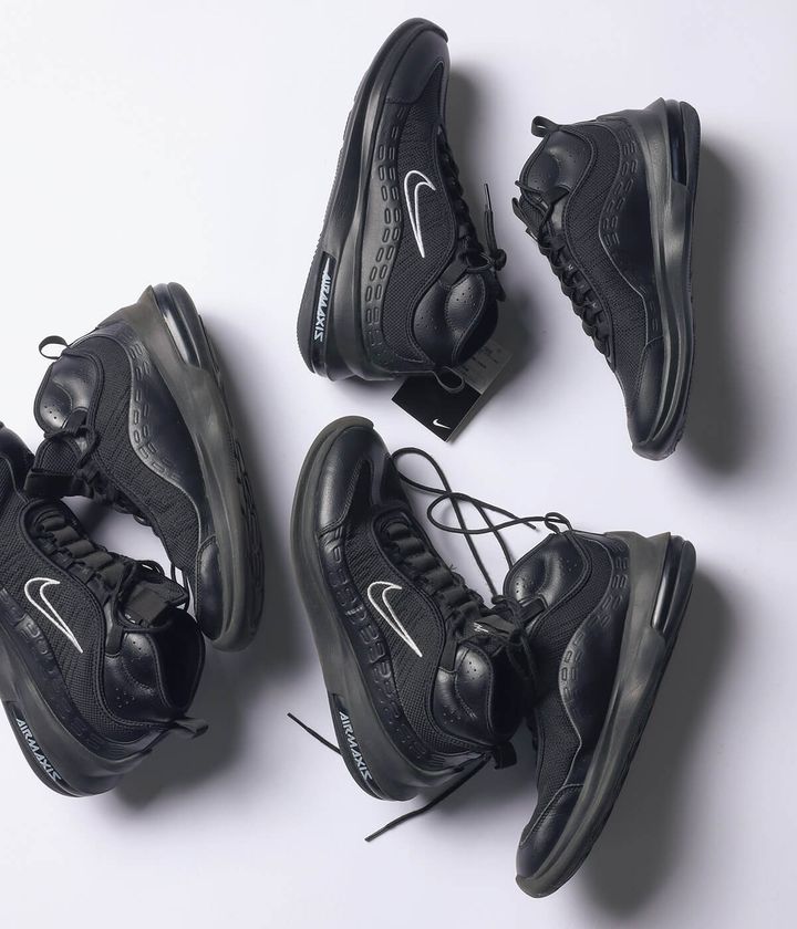 〈ナイキ〉のAIRMAXIS