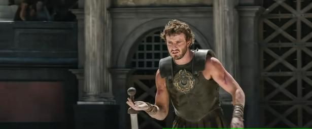 『グラディエーターII 英雄を呼ぶ声』のように古代ローマでは剣闘士による命懸けの戦いが娯楽とされていた [c] Paramount Pictures / Courtesy Everett Collection