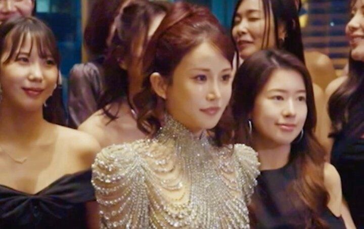 【写真・画像】「入会金76万円」29歳カリスマ経営者美女のオンラインサロンに集まる女性経営者たちとその目的「愛を与えてくださる」 1枚目