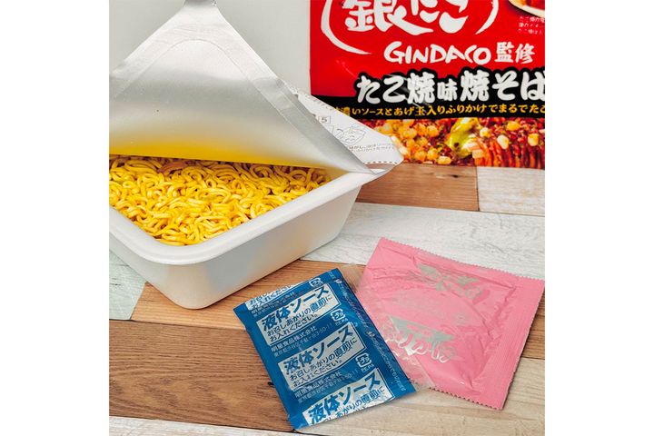 作り方は、通常のカップ焼きそばと同じ