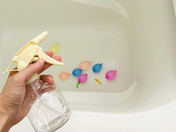 【ダイソー】見た目は普通のボトル…中身を見てびっくり！楽しすぎる水遊びグッズでした♪