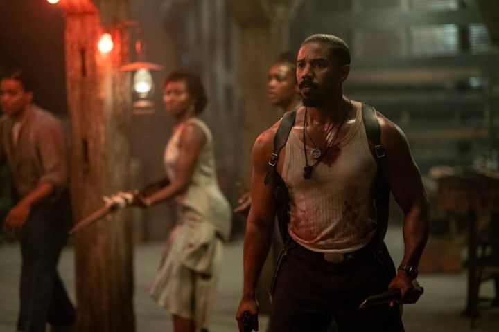 双子のスモークとスタックを、マイケル・B・ジョーダンが一人二役で演じた。『罪人たち』© 2025 WARNER BROS. ENTERTAINMENT INC. AND DOMAIN PICTURES, LLC. ALL RIGHTS RESERVED.
