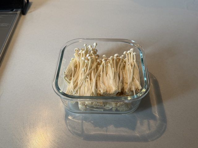 耐熱更に入れたえのき