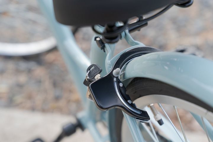 鍵のかけ忘れが原因で自転車を盗まれてしまった場合、自転車盗難保険は適用される？（画像はイメージ）
