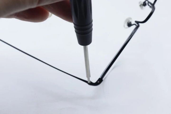 ダイソーの精密ドライバーセット（P2、PH000、Y000）の使用例
