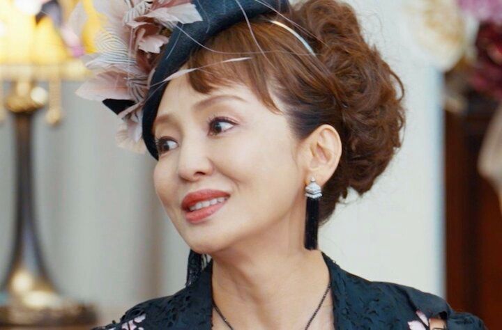 【写真・画像】「ヤバい。歩けない…」神田うの、ブランド提供の衣装が合わずに苦しむインフルエンサーにピシャリ「自分がサイズを合わせるの」 1枚目