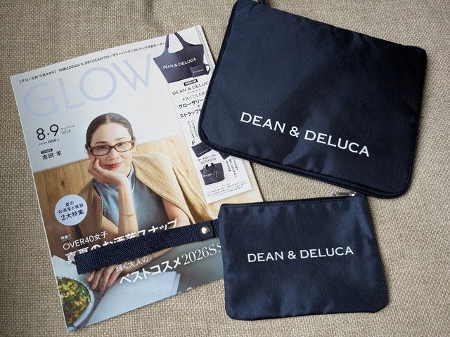 GLOW2026年8・9月合併号の表紙とDEAN&DELUCAグローサリーバッグ・ポーチ