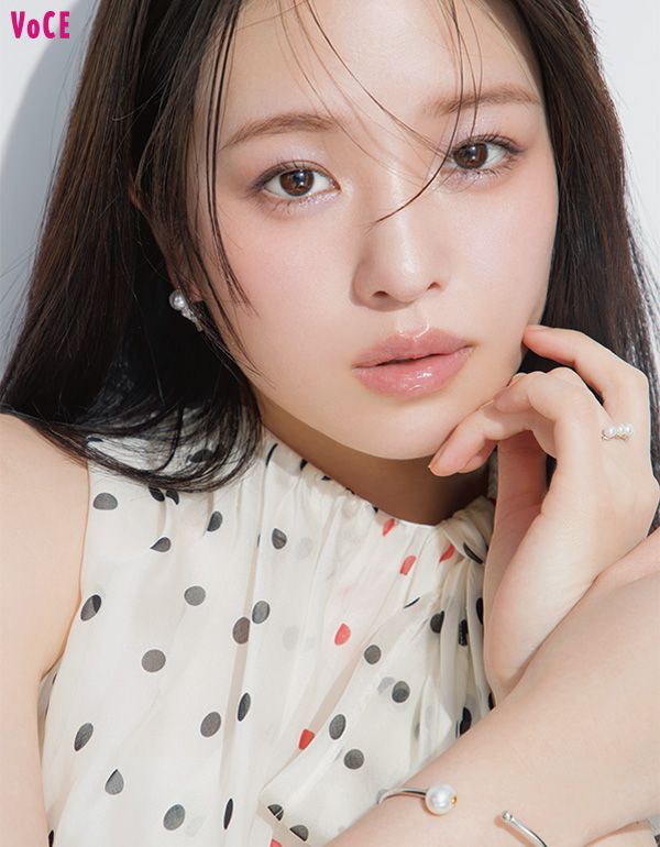 横田真悠さん／ディオール アディクト リップ グロウ オイル 012使用