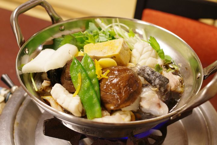 秘伝の割り下で煮込まれた鍋