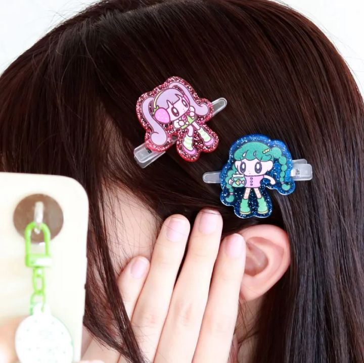 ラメ入りキャラクターヘアピン着用イメージ
