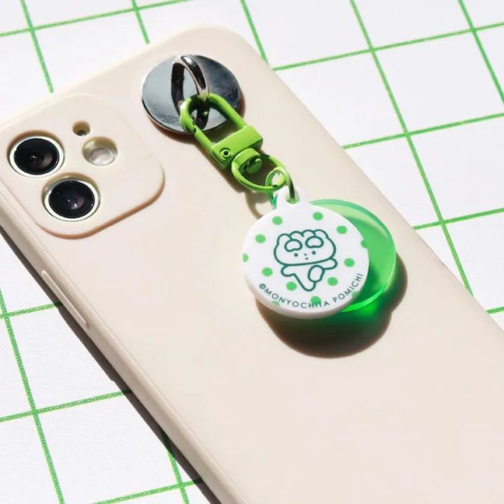 スマホに付けた丸型チャーム