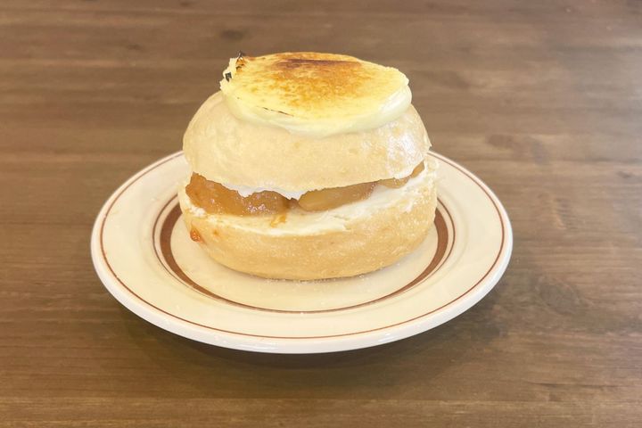 「アップルシナモンとクリームチーズのベーグルサンド」920円
