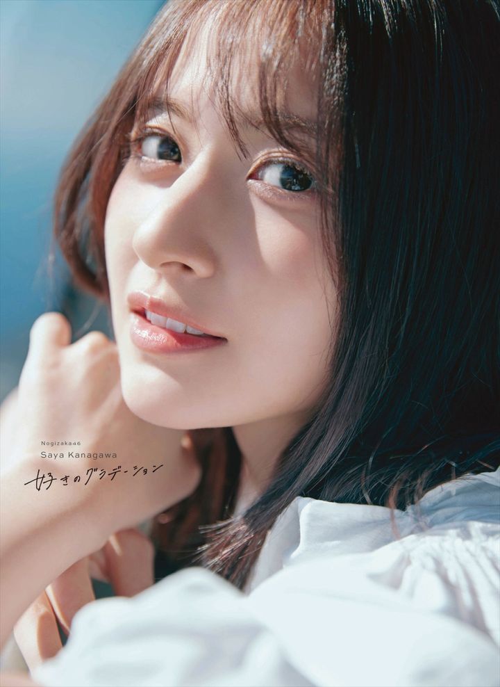 乃木坂46 金川紗耶1st写真集『好きのグラデーション』通常版表紙 撮影：三宮幹史 width=