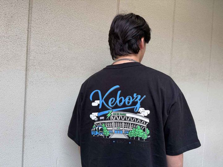 画像: 髙橋光成からプレゼントされたTシャツがこちら。バックプリントもお気に入りだという。