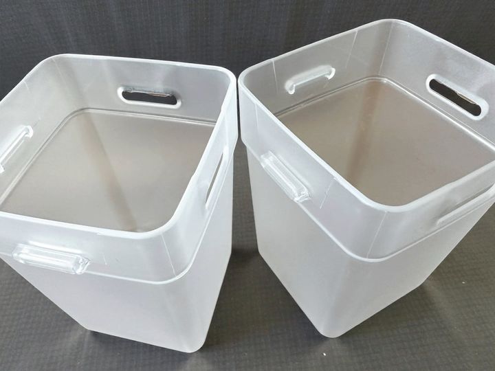突起と穴で連結できる