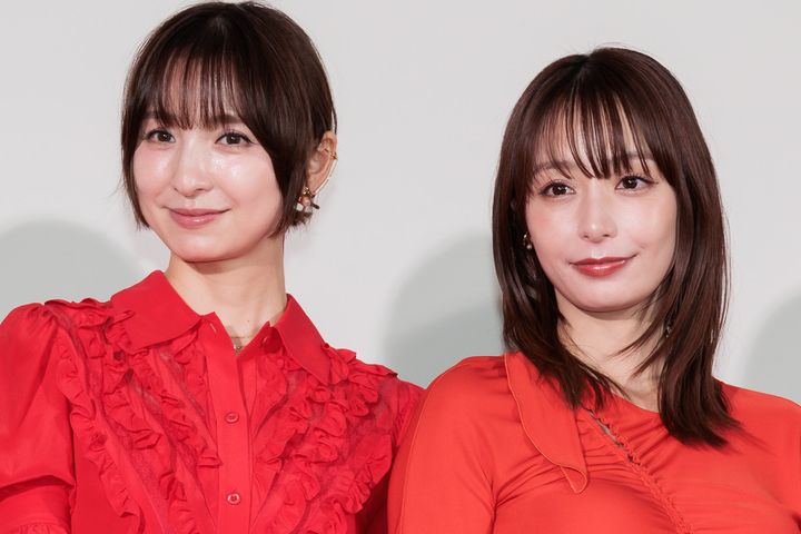 ドラマ『おちたらおわり』制作発表記者会見に出席した（左から）篠田麻里子、宇垣美里 クランクイン！ width=