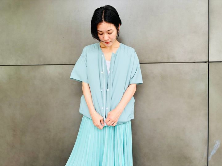 カラーはミントグリーン、ライトベージュ。サイズはS、M、L、LLを展開。発売は2026年7月予定で、6月28日以降の受付分は7月下旬から8月上旬までに発送予定となっている。